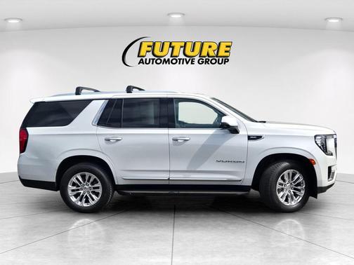 White Frost Tricoat 2022 GMC Yukon SLT