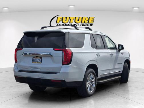 White Frost Tricoat 2022 GMC Yukon SLT
