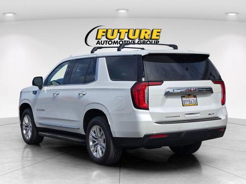 White Frost Tricoat 2022 GMC Yukon SLT