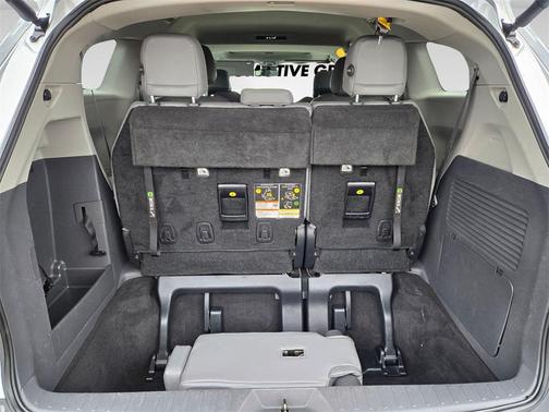 2022 Toyota Sienna XLE