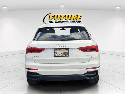 Glacier White Metallic 2023 Audi Q3 Premium 45 TFSI S line quattro Tiptronic