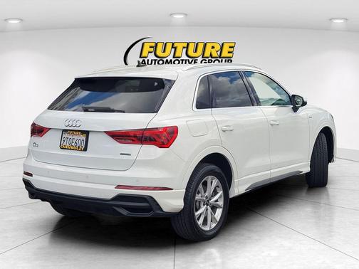 Glacier White Metallic 2023 Audi Q3 Premium 45 TFSI S line quattro Tiptronic