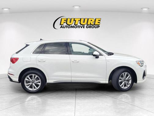 Glacier White Metallic 2023 Audi Q3 Premium 45 TFSI S line quattro Tiptronic
