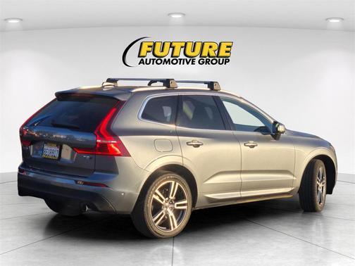 2018 Volvo XC60 T5 Momentum