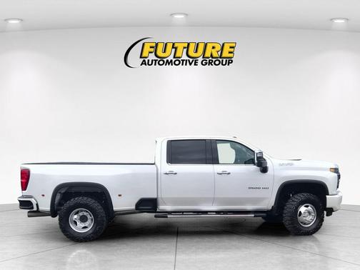Iridescent Pearl Tricoat 2022 Chevrolet Silverado 3500 High Country