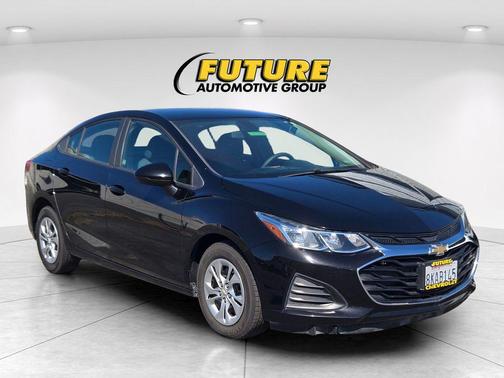 Mosaic Black Metallic 2019 Chevrolet Cruze LS