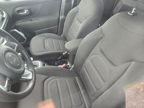 Sting-Gray Clearcoat 2021 Jeep Renegade Latitude