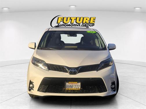 2019 Toyota Sienna SE