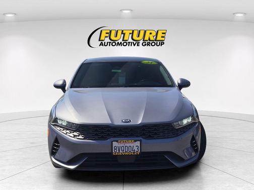 Everlasting Silver 2021 Kia K5 EX