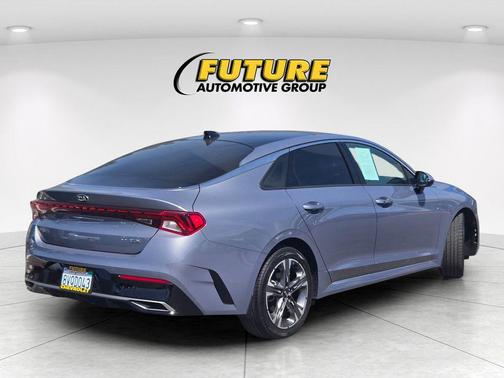 Everlasting Silver 2021 Kia K5 EX