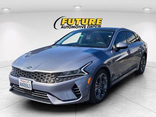 Everlasting Silver 2021 Kia K5 EX