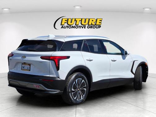 Summit White 2024 Chevrolet Blazer EV eAWD LT