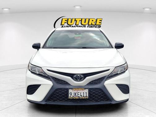 Super White 2020 Toyota Camry SE