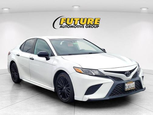 Super White 2020 Toyota Camry SE