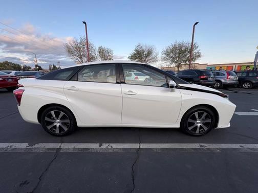 2017 Toyota Mirai Base