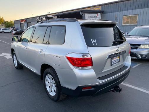 2012 Toyota Highlander SE