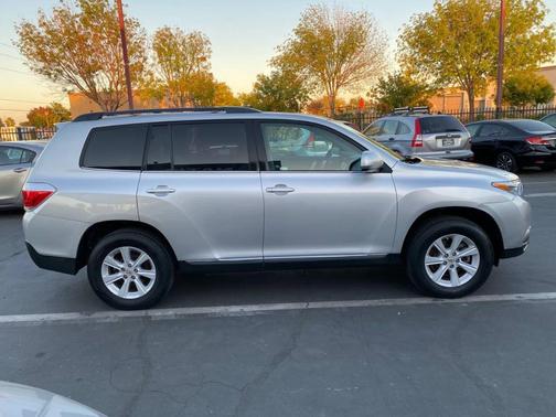 2012 Toyota Highlander SE