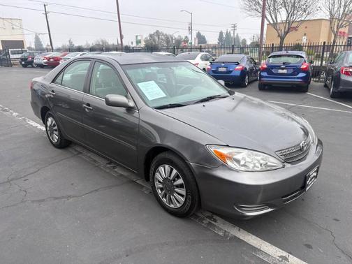 2004 Toyota Camry LE