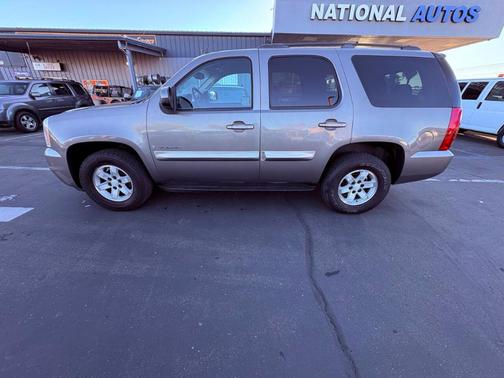 Beige 2008 GMC Yukon SLE