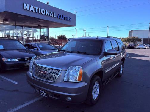 Beige 2008 GMC Yukon SLE
