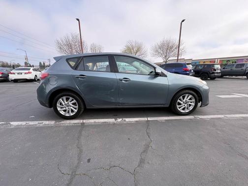2013 Mazda Mazda3 i Touring