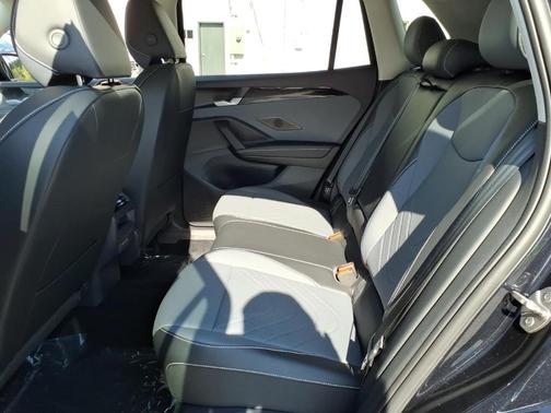 Deep Black Pearl 2026 Volkswagen Tiguan 2.0T SE