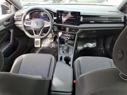 Platinum Gray Metallic 2026 Volkswagen Jetta 1.5T Sport