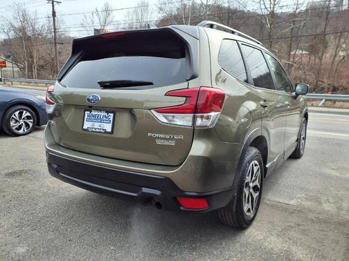 2024 Subaru Forester Premium