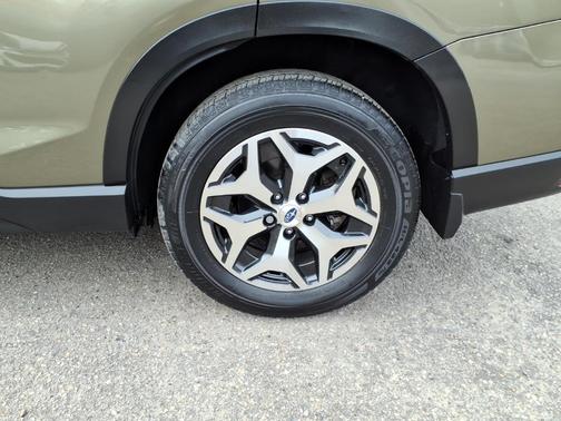 2024 Subaru Forester Premium