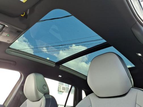 Avocado Green  W/Black Roof 2026 Volkswagen Tiguan 2.0T SE R-Line Black