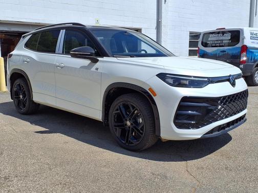 2025 Volkswagen Tiguan 2.0T SE R-Line Black