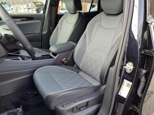 2026 Volkswagen Tiguan 2.0T SEL R-Line