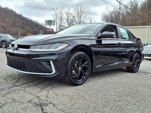 Deep Black Pearl 2026 Volkswagen Jetta 1.5T SE Sedan