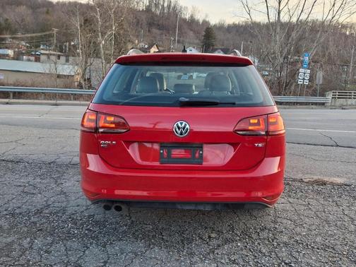 2017 Volkswagen Golf SportWagen TSI SE