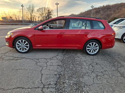 2017 Volkswagen Golf SportWagen TSI SE