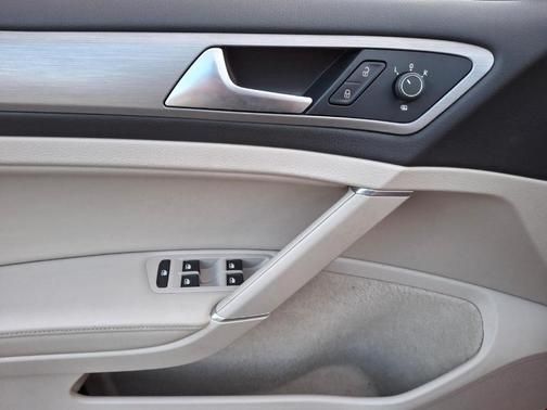 2017 Volkswagen Golf SportWagen TSI SE