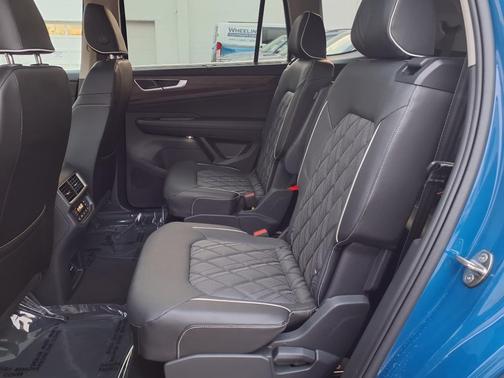 2025 Volkswagen Atlas 2.0T SEL Premium R-Line
