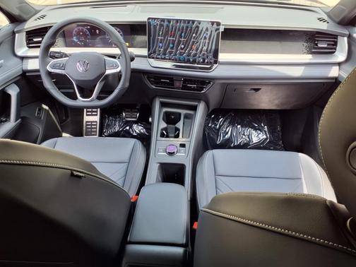 2025 Volkswagen Tiguan 2.0T SE R-Line Black