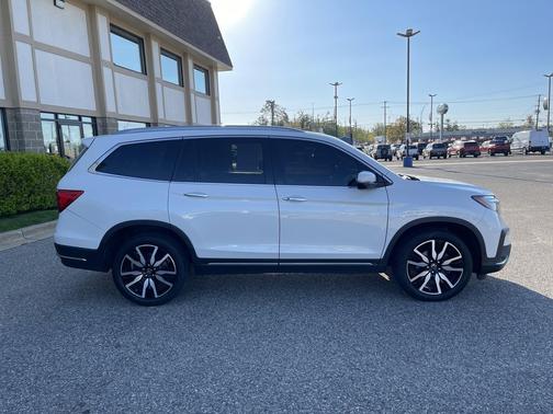 .White 2020 Honda Pilot AWD Elite