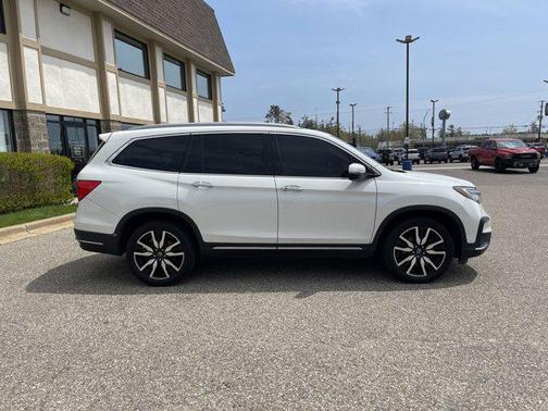 .White 2020 Honda Pilot AWD Elite