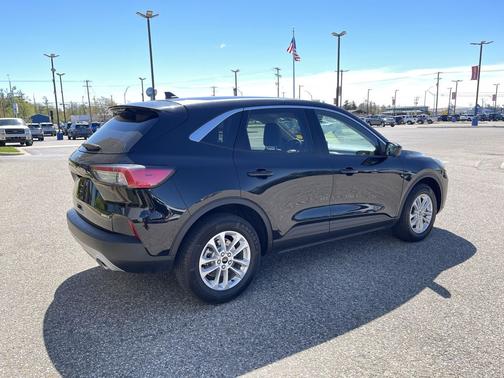 Black 2020 Ford Escape SE