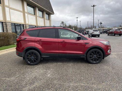 Maroon 2019 Ford Escape SE