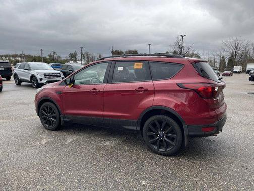 Maroon 2019 Ford Escape SE