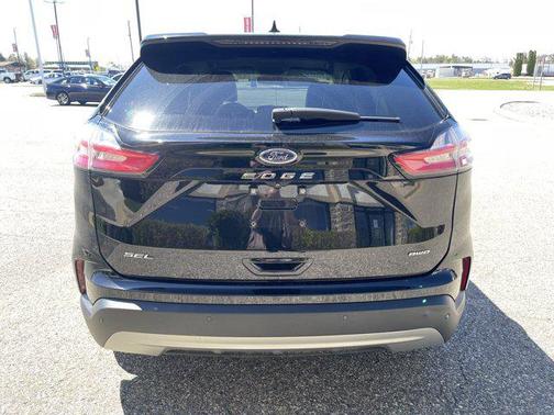 Black 2021 Ford Edge SEL