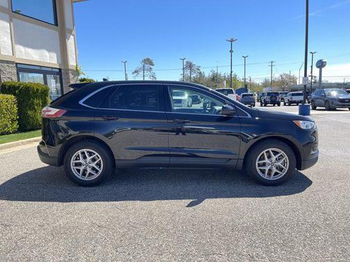 Black 2021 Ford Edge SEL