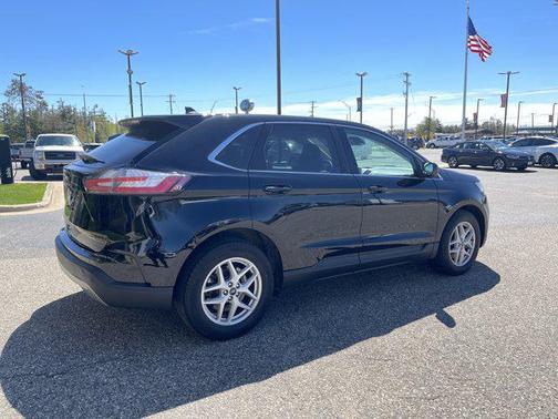 Black 2021 Ford Edge SEL