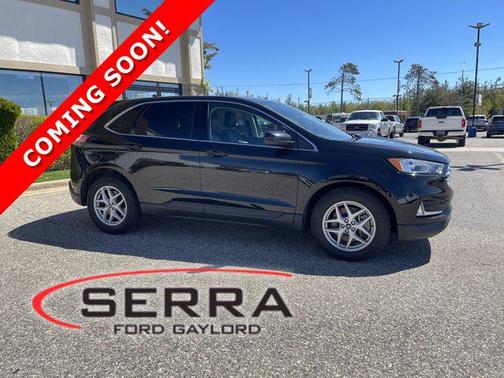 Black 2021 Ford Edge SEL
