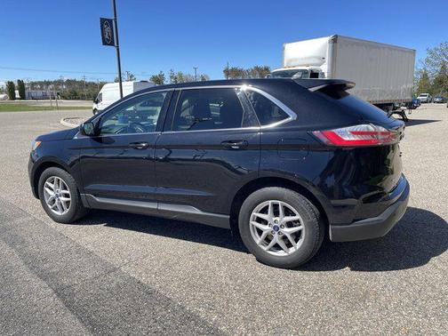 Black 2021 Ford Edge SEL