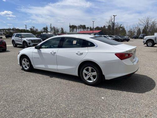 .White 2022 Chevrolet Malibu 1LS