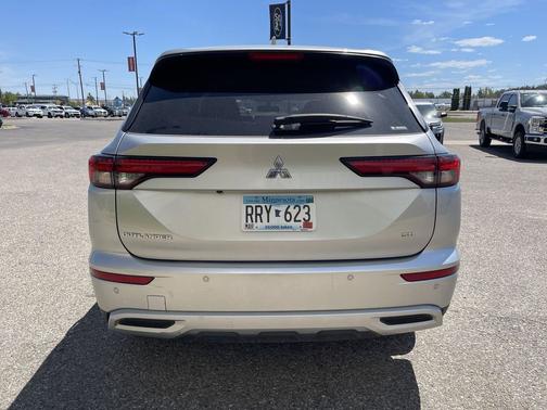 Black 2024 Mitsubishi Outlander SE S-AWC